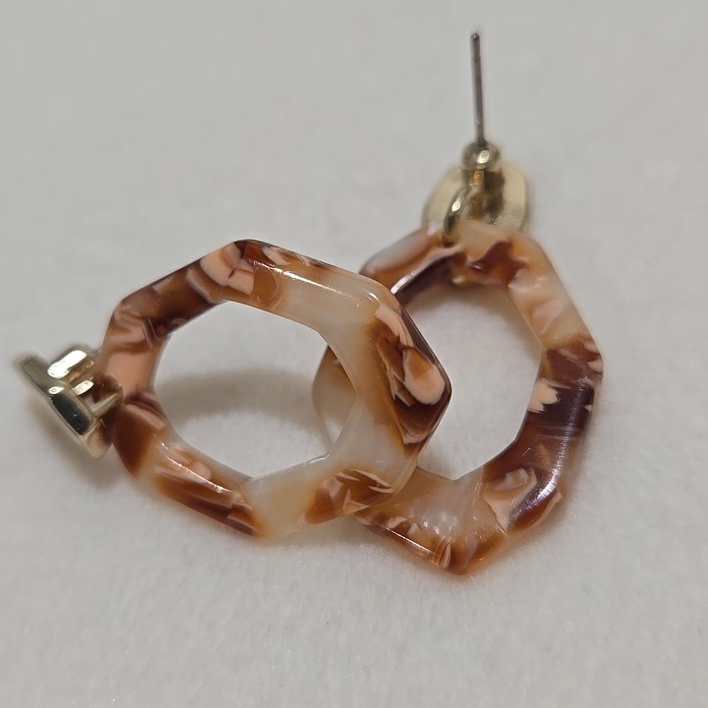 Tortise Shell Lucite Earrings - Picture 4 of 5